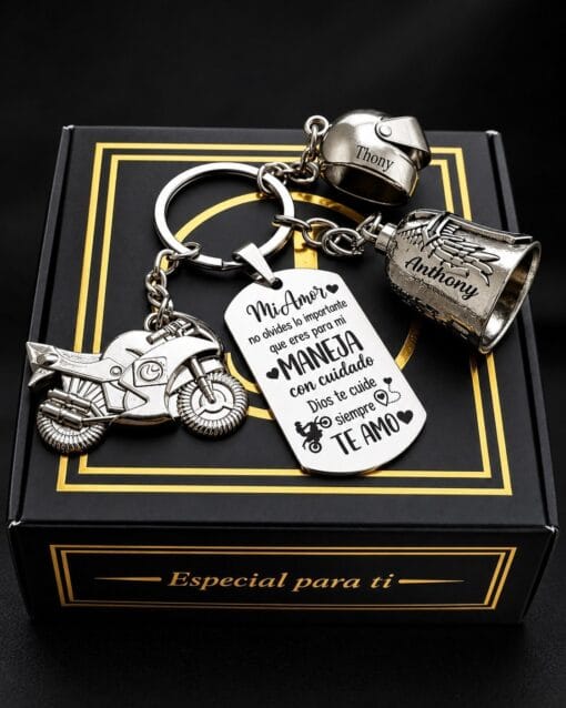 Llavero personalizado de 3 dijes «Mi amor, maneja con cuidado» con moto, casco y campana biker grabados - Jefer Store